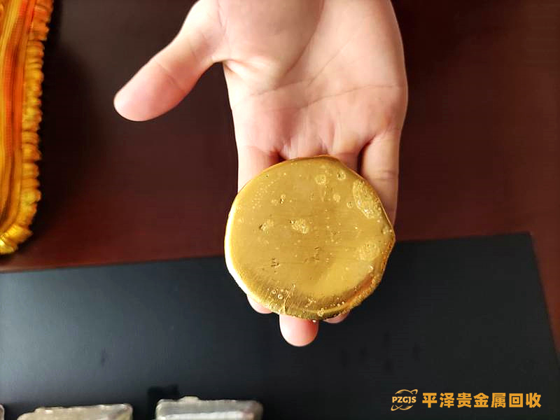 用碱氯蒸馏直接分离钯